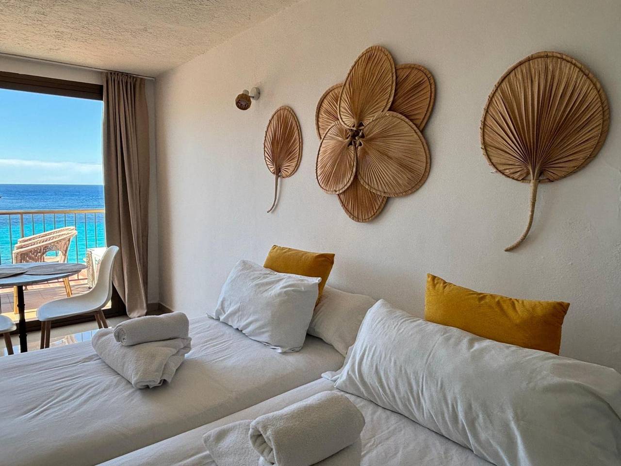 Appartement dans un hôtel 'Apartamento Doble' avec piscine partagée in S'Arenal Petit, Sant Joan de Labritja
