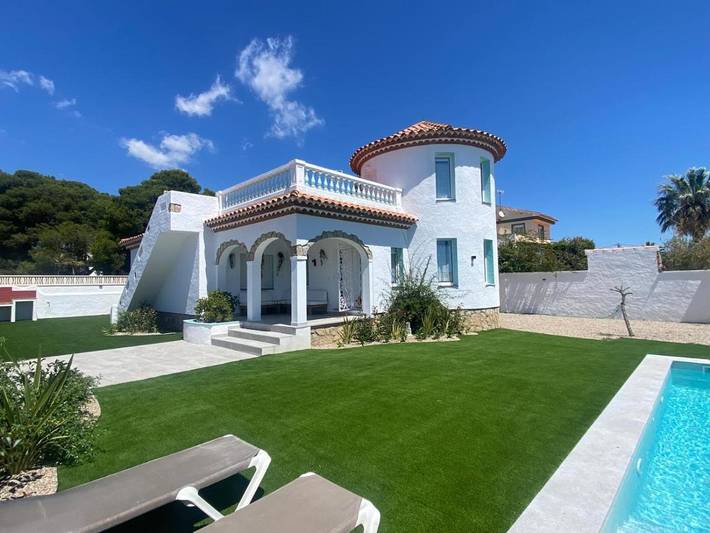 Ferienhaus für 6 Personen, mit Balkon und Terrasse sowie Garten und Pool