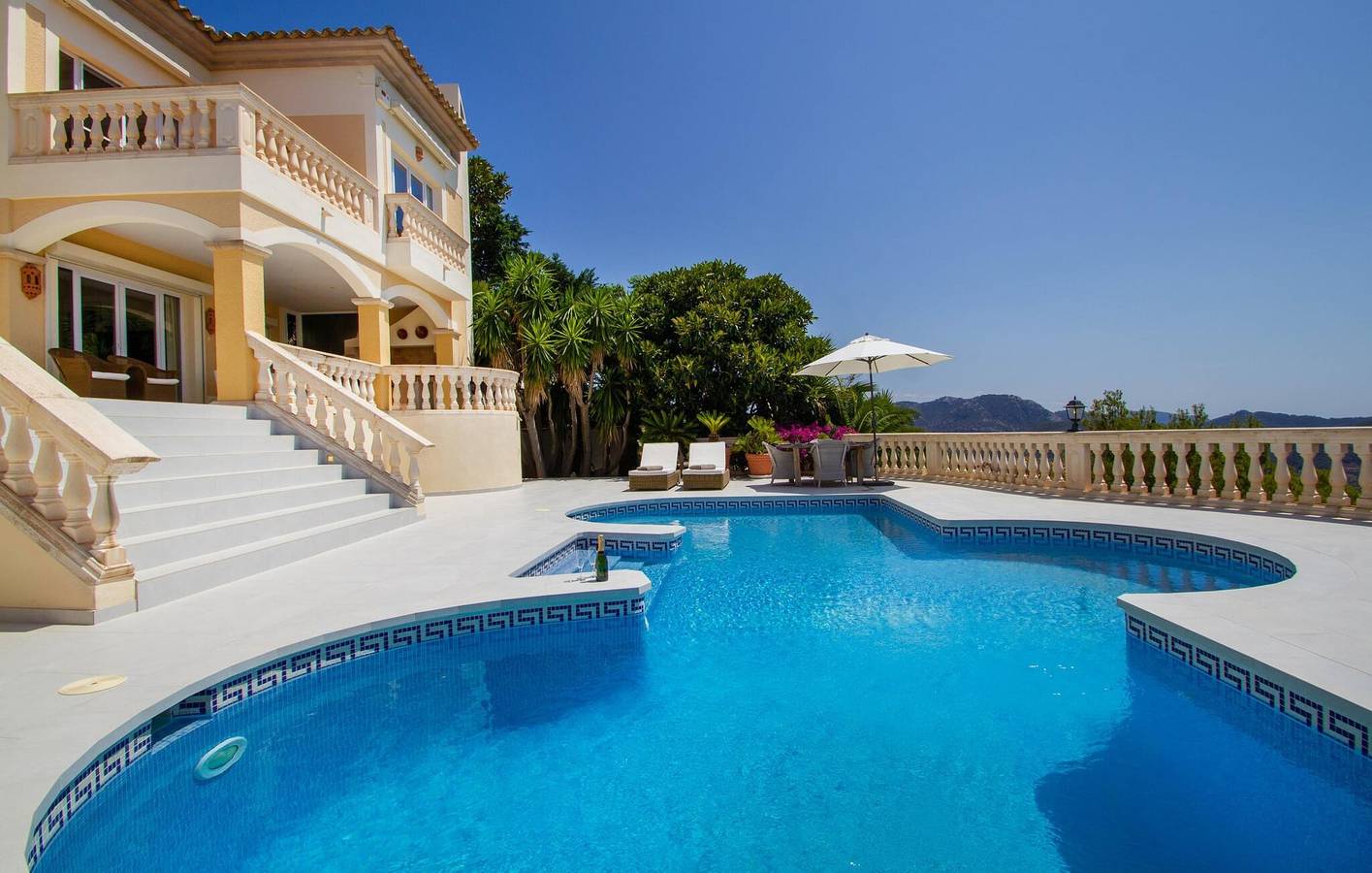 Apartamento con vistas al mar, piscina, terraza, aire acondicionado y WiFi in Andrach, Costa de Mallorca