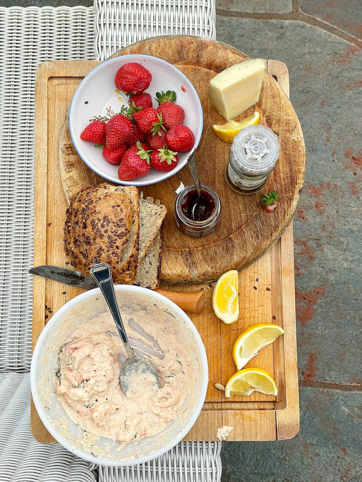 Hütte am Wasser mit Sonnenuntergang und Steg in Sandefjord
