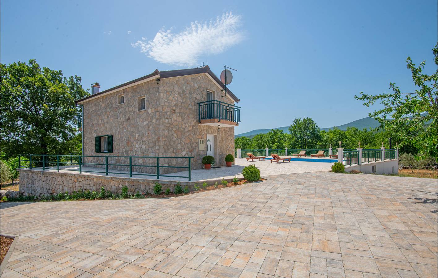 Gemütliche 142 m² große Wohnung mit Pool, WLAN und Zugang zum Fluss in 1 km Entfernung in Imotski, Makarska Riviera