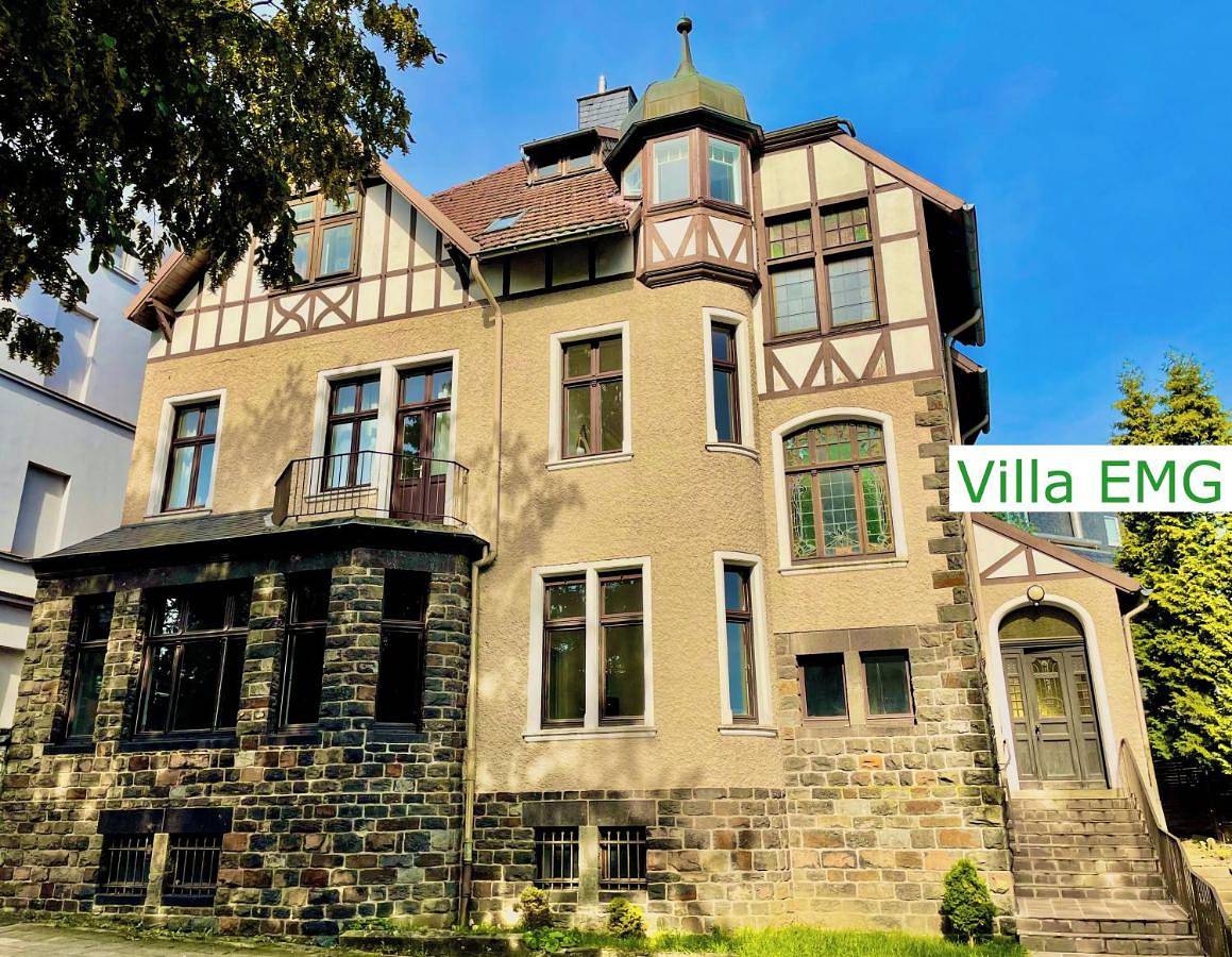 Ferienhaus Villa Emg Velbert nah Düsseldorf Essen Dortmund, Familien Gruppen bis 27 Personen, 3 Küchen, Kaminofen, Terrasse in Langenberg (Velbert), Velbert