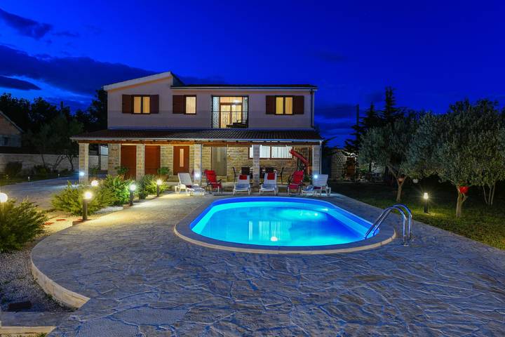 Villa voor 6 personen, with Balkon and Terras as well as Tuin in Zadar