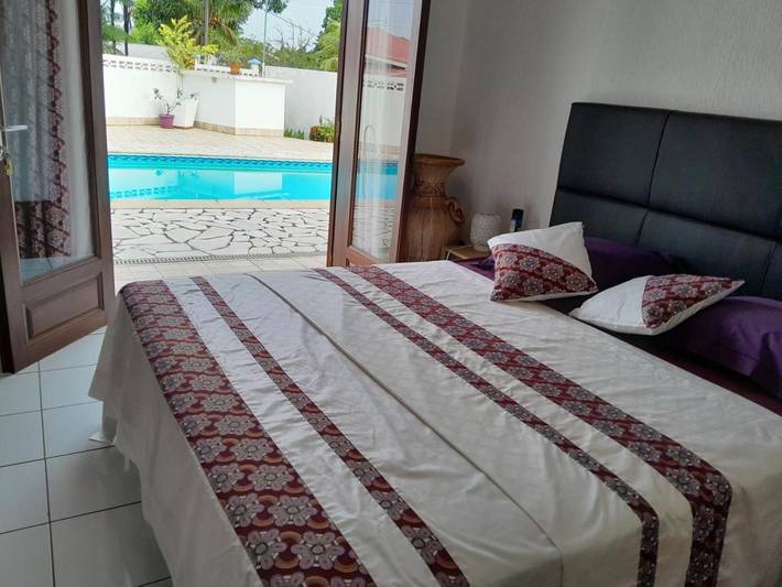 Appartement de vacances pour 2 personnes, avec terrasse ainsi que piscine et jardin