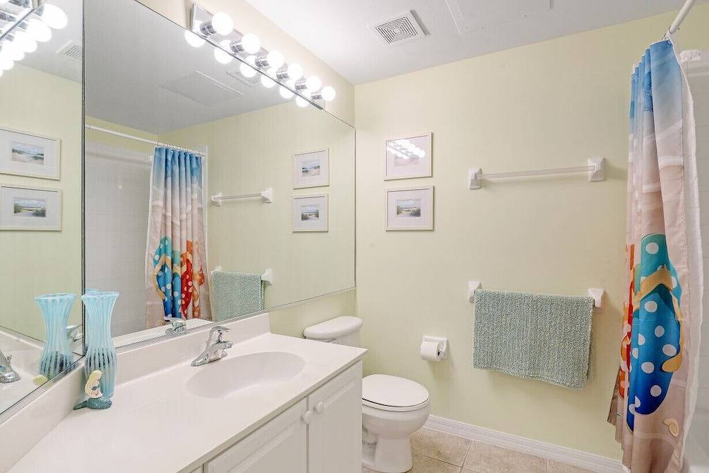 Ganze Wohnung, First-Floor Carriage House at Colonial Cc, Renovated Golf Course with Lake View in Fort Myers, Southwest Florida