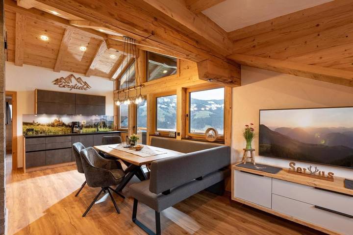 Ferienhaus für 8 Personen, mit Terrasse und Pool