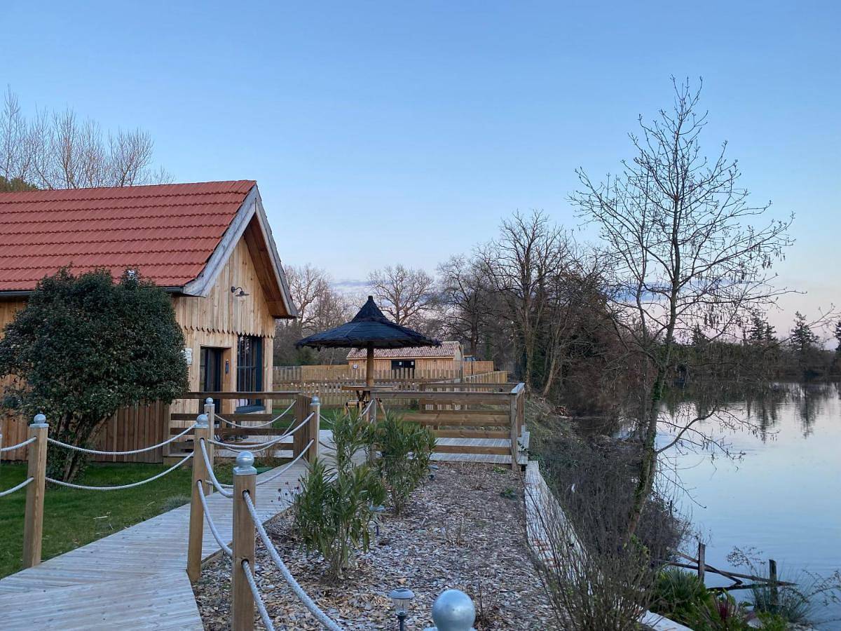 King Room with Lake View in Coutras, Région de Libourne