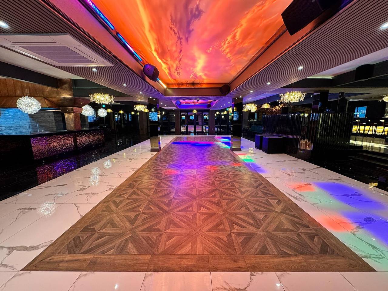 Entire apartment, Palms Hotel & Retreat By Palette|Sta Double in Havering, London