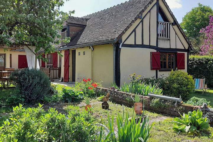Gîte pour 7 personnes, avec jardin, animaux acceptés à Arrou