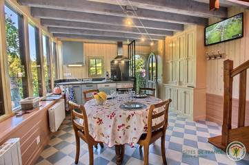 Gîte pour 3 personnes, avec vue ainsi que terrasse et jardin à Plélo