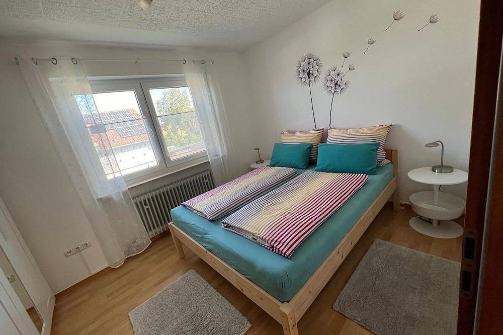 Ganze Wohnung, Große, helle, freundliche Ferienwohnung mit 2 Schlafzimmern und Balkon in Bad Königshofen i.Grabfeld, Rhön-Bayern