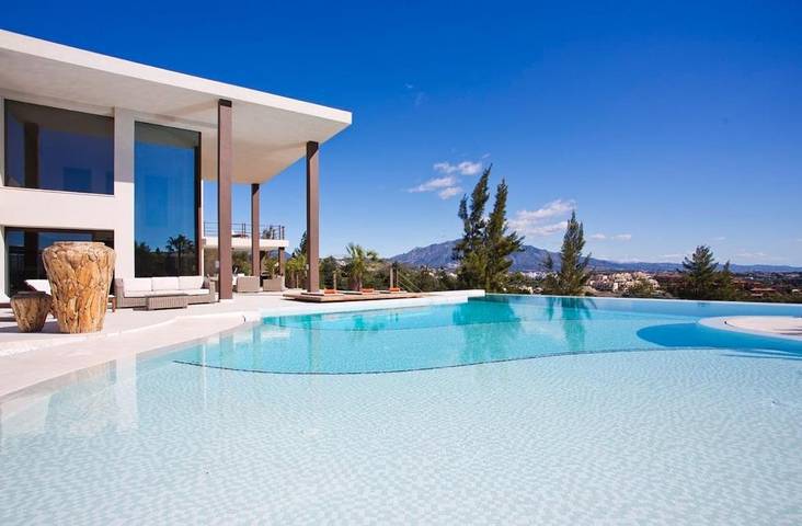 Ferienwohnung für 10 Personen, mit Balkon und Terrasse sowie Garten und Pool