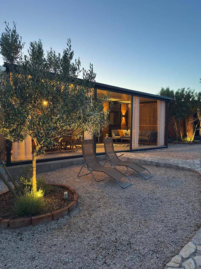 Camping pour 5 personnes, avec piscine et terrasse à Pirovac - 3