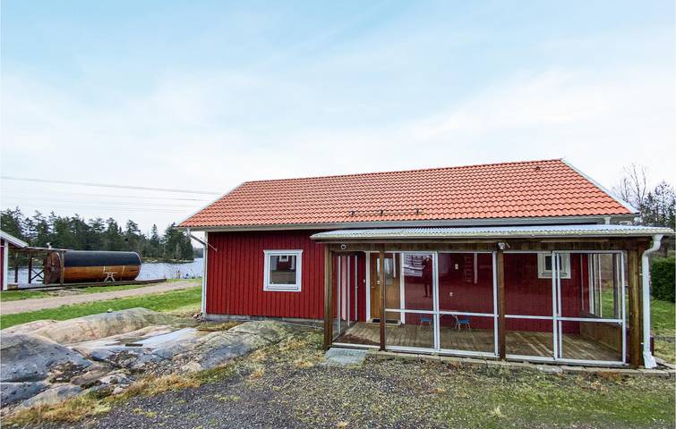 Ferienhaus für 8 Personen, mit Seeblick und Sauna sowie Garten und Terrasse, kinderfreundlich in Smaland - 2