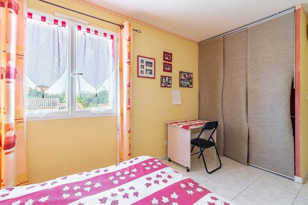 Bed and Breakfast 'Chambre D'hôtes - Chambre' with Private Pool, Wi-Fi and Air Conditioning in Puisserguier, Béziers region