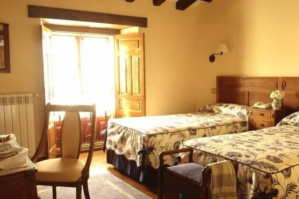 Casa de Campoo jusqu'à 33 personnes in Naveda, Hermandad de Campoo de Suso