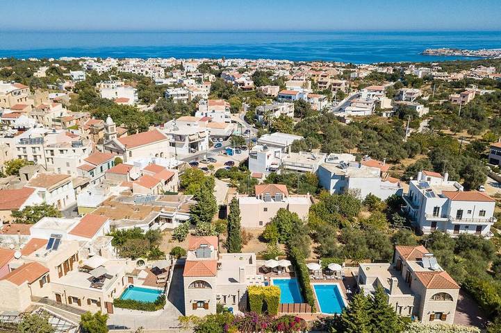 Familie villa Elia met prive zwembad, 2 minuten lopen naar lokale voorzieningen in Atsipopoulo, Nikiforos Fokas