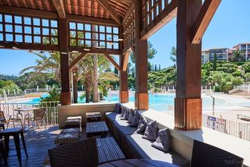 Gîte pour 4 personnes, avec piscine ainsi que jacuzzi et jardin dans Golf De Cap Esterel