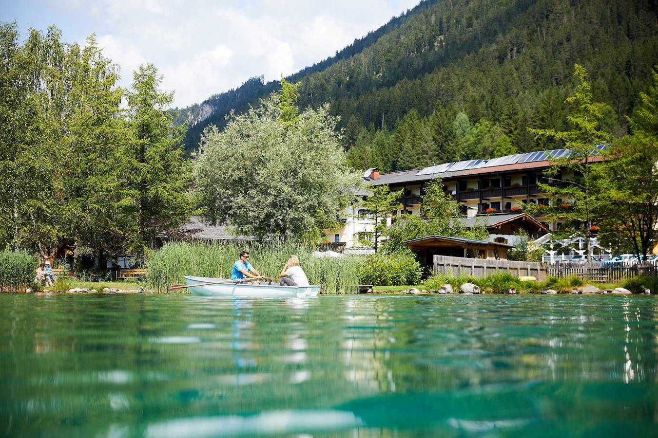 Suite, douche, Wc, uitzicht op het meer in Gailtaler Alpen, Weissensee