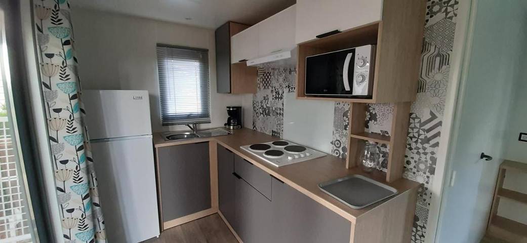 Location de vacances pour 7 personnes, avec Terrasse ainsi que Jardin et Piscine à Lapeyrouse - 3