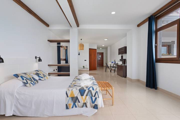 Hel studio-lejlighed, Vacation Studio 'Estudio Vista Mar 5' with Sea View, Shared Pool and Wi-Fi in Piedra Playa, La Oliva