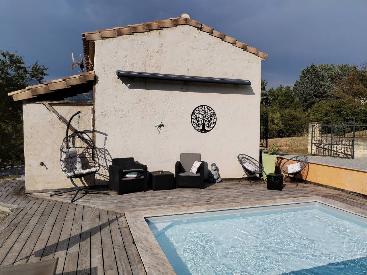 Maison de vacances 'Le Cigalou - Drôme Provençale' avec vue sur la montagne, piscine et Wi-Fi in Sainte-Jalle, Région de nyons