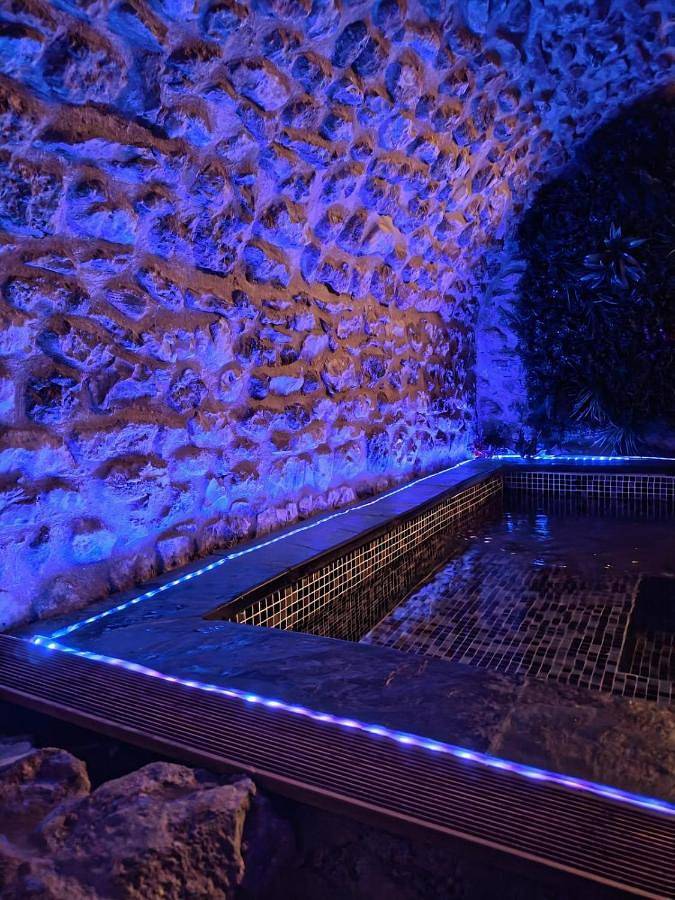 Location de vacances pour 6 personnes, avec terrasse ainsi que jacuzzi et piscine, animaux acceptés dans Villampuy - 2