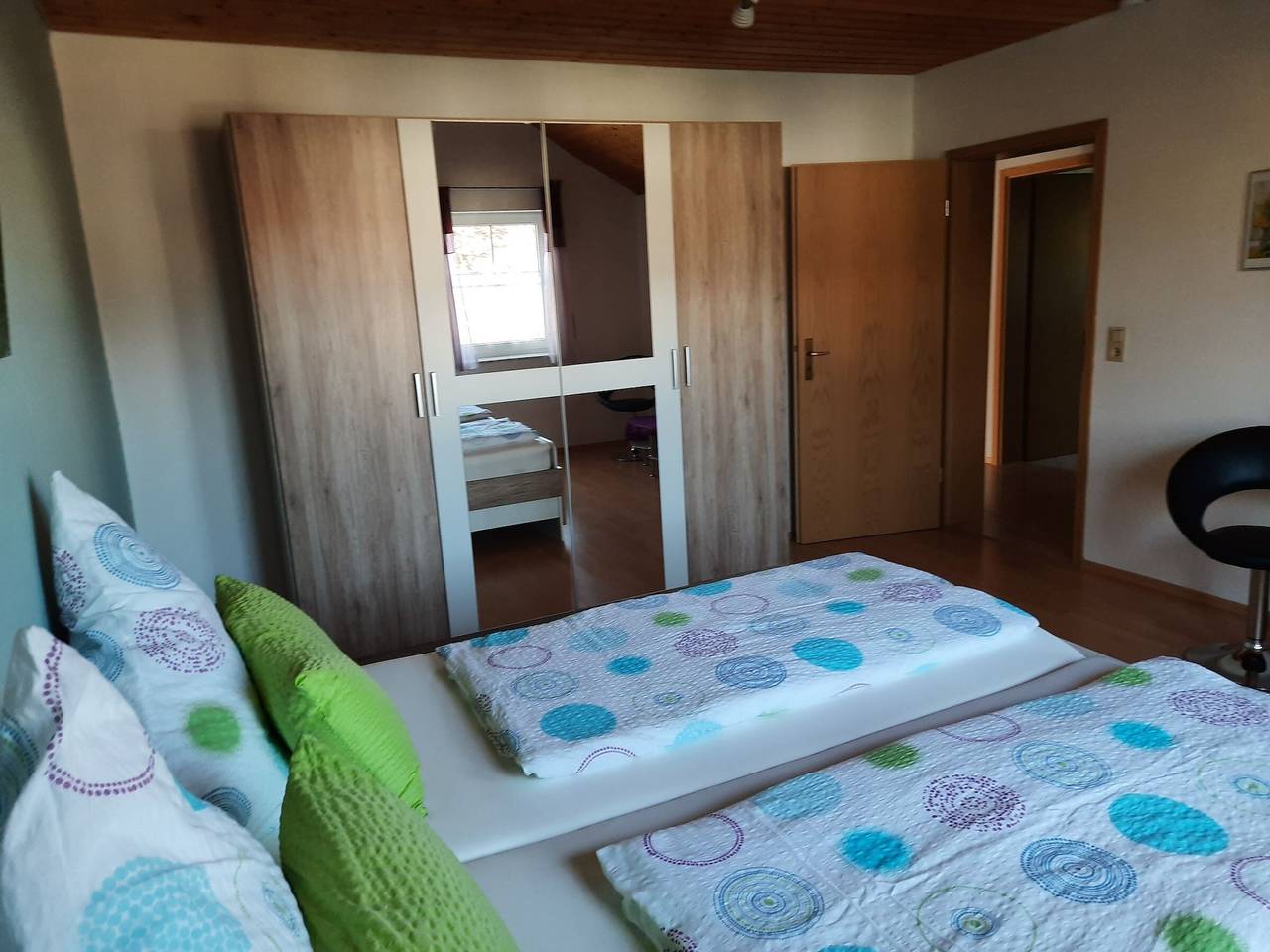 Ganze Wohnung, Ferienwohnung Beim Ried, 95qm, Balkon, 2 Schlafzimmer, max. 3 Personen in Bad Waldsee, Region Bodensee-Oberschwaben