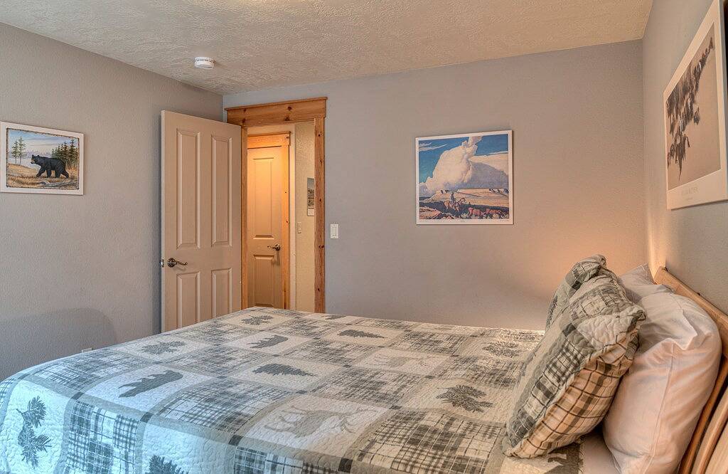 Ruhige Lage am Nordende, elegantes zeitgenössisches Ranchhaus mit 3 Schlafzimmern in Sunriver, Deschutes County