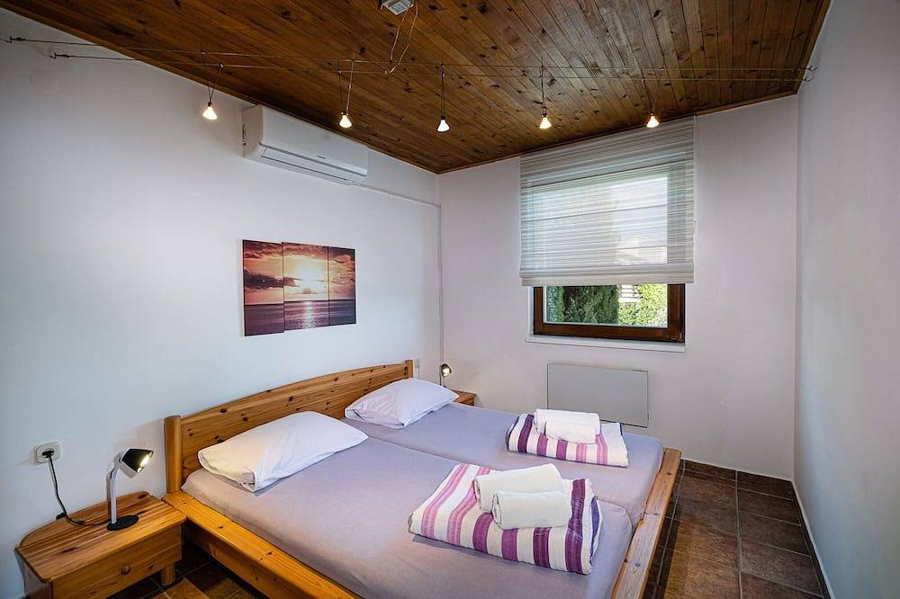Ganze Wohnung, Haus Petra am Strand - schöne Aussicht in Cesarica, Naturpark Velebit