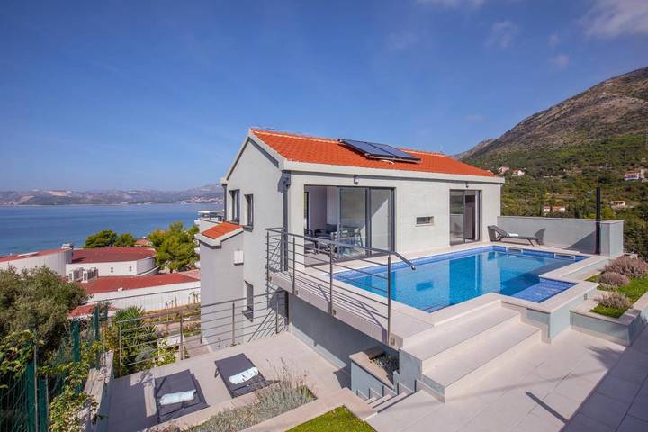 Villa pour 10 personnes, avec Balcon et Terrasse ainsi que Jardin et Piscine à Cavtat