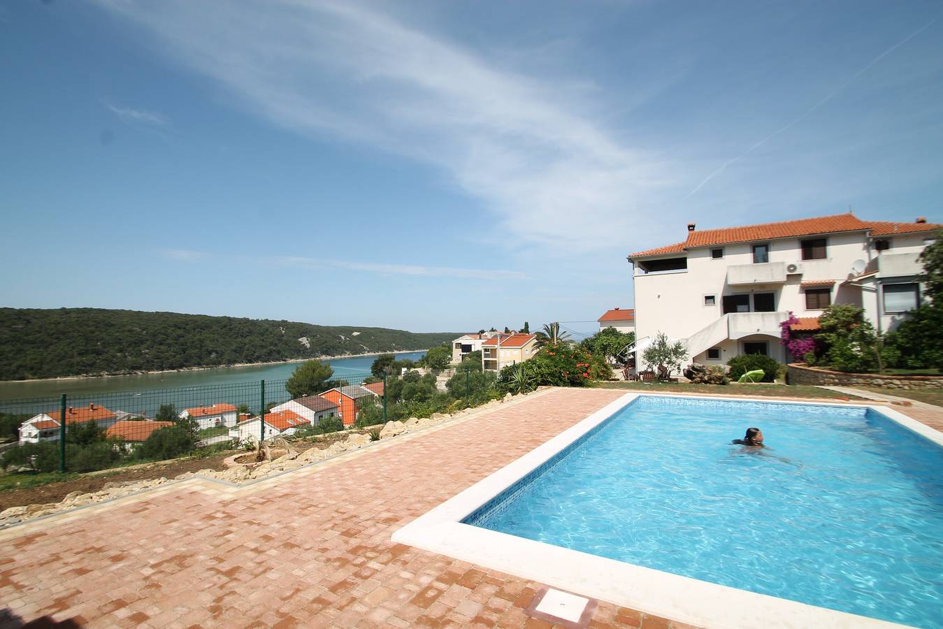 Ganze Wohnung, 2-Zimmer-Ferienwohnung mit Terrasse und Meerblick Kampor, Rab A-15518-a in Kampor, Rab