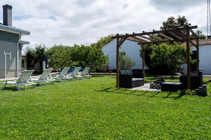 Apartamento para 10 personas, con piscina además de vistas y jardín, Se admiten mascotas en Esmoriz