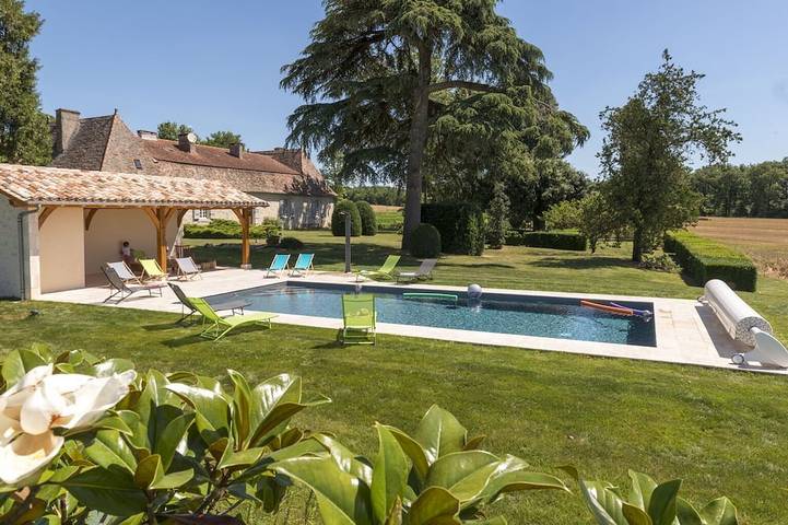 Location de vacances pour 14 personnes, avec Terrasse et Jardin à Saint-Eutrope-de-Born