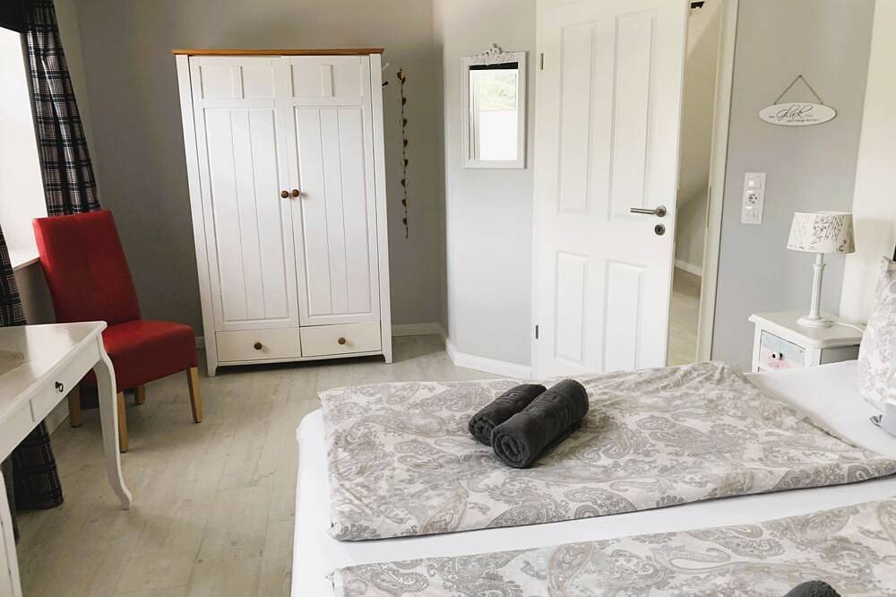 Ganze Wohnung, Diekkier, 4 Schlafzimmer mit Tv, Kaminofen, 2 Bäder, Sauna, Garten für 2-9 Pers. in Dollerup, Schleswig-Flensburg