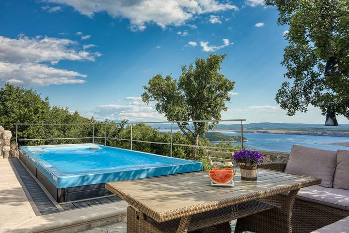 Dom wakacyjny dla 6 osób, z Balkon/ taras i Widok na ocean oraz Ogród i Basen w Jadranovo