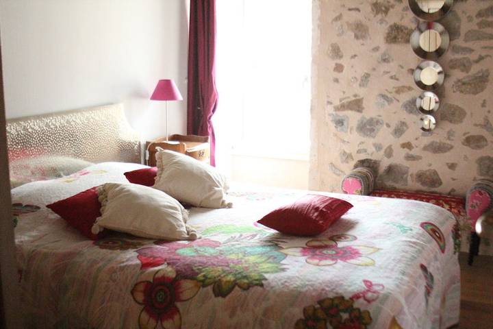 Gîte pour 5 personnes, avec terrasse ainsi que sauna et jacuzzi à Roussines - 4