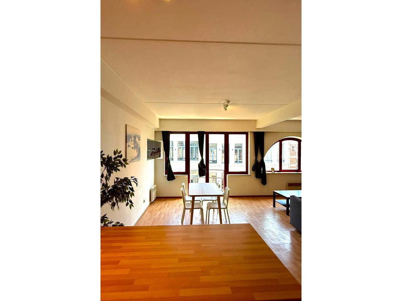 Apartamento entero, Apartamento luminoso en Amberes con capacidad para 9 personas. in Amberes, Región de Amberes