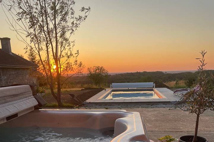 Gîte pour 4 personnes, avec Jacuzzi et Piscine