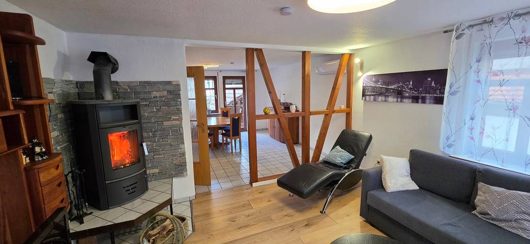 Ganze Wohnung, Ferienwohnung 'AusZeit' mit WLAN und Klimaanlage in Grafenberg, Neckar-Alb