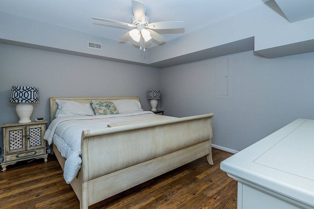 Blue Pointe | Amazing sunset views| Fabulous flat lot| Pet Friendly (Fee) in Lake Gaston