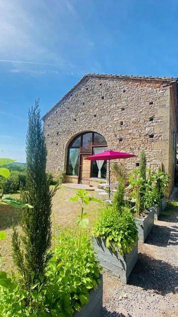 Maison d’hôte pour 2 personnes, avec terrasse et vue, animaux acceptés à Larroque