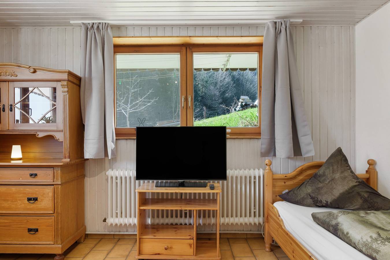 Ganze Wohnung, Ferienwohnung Zitrone" mit Bergblick, privater Terrasse und Wi-Fi in Suedlicher Schwarzwald, Kirchzarten