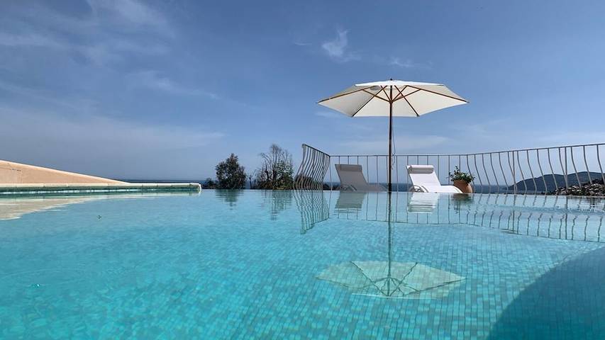 Villa pour 8 personnes, avec terrasse et piscine, animaux acceptés à Mandelieu-la-Napoule