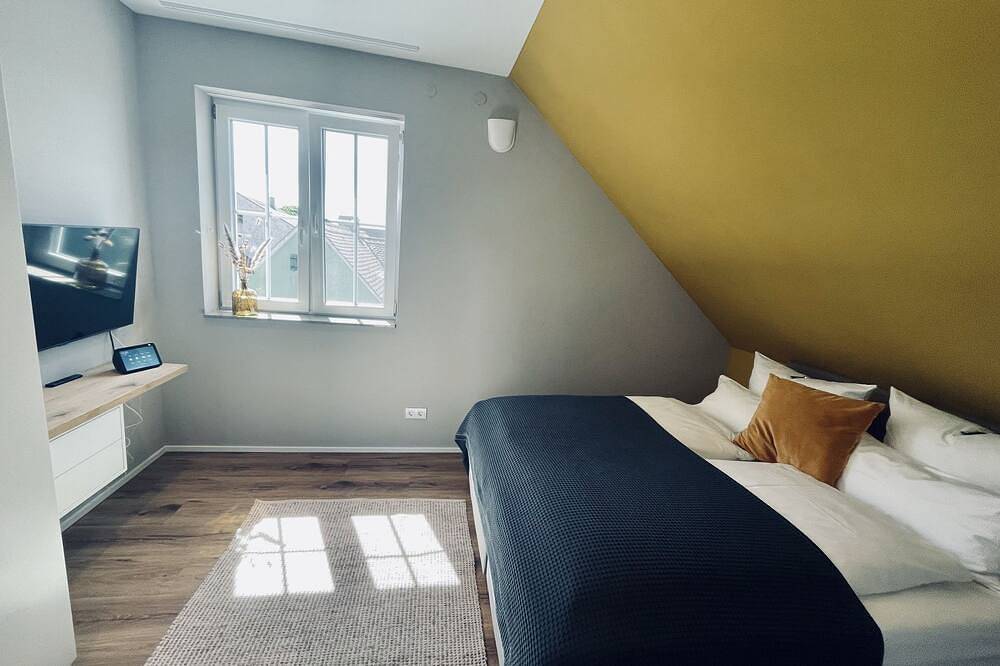 Ganze Wohnung, 2-Zimmer-Apartment (20qm) im Dachgeschoss mit kleiner Küche in Haundorf, Fränkisches Seenland
