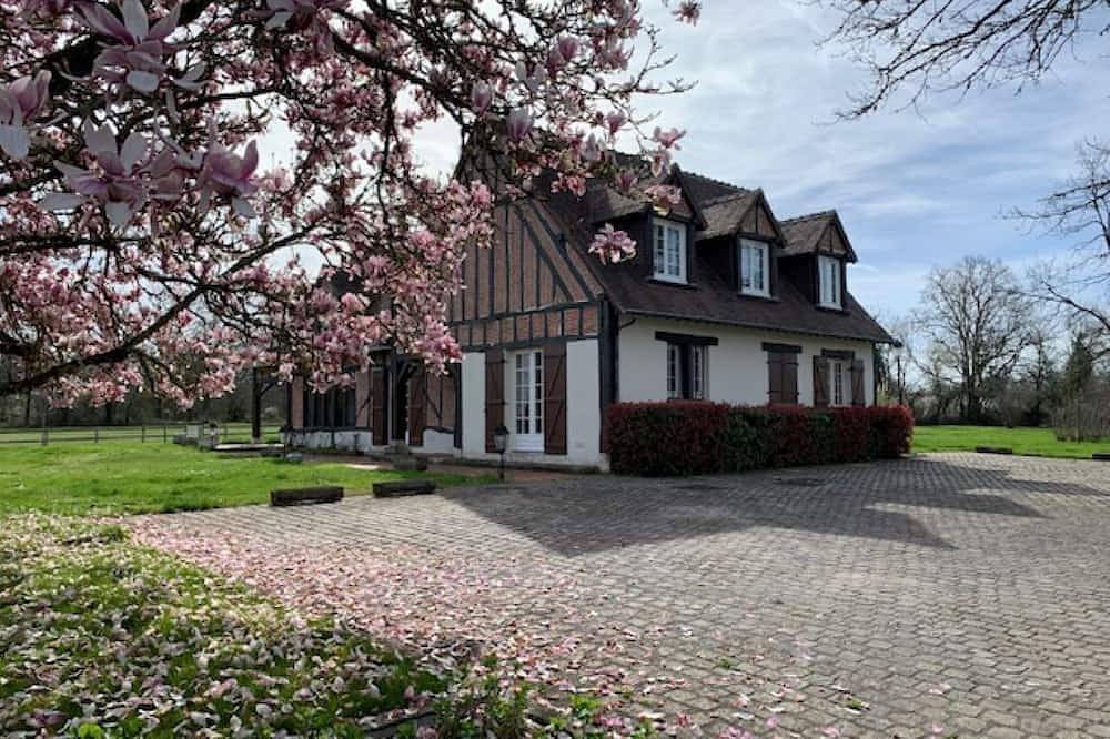 12 person property in Sologne in La Ferté-Imbault, Sologne