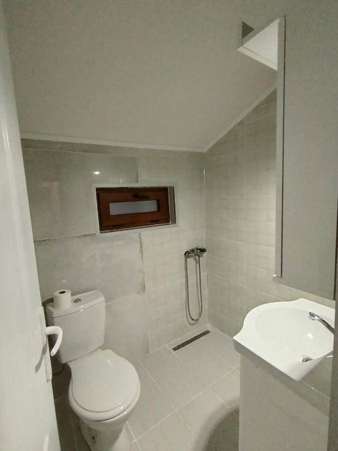 Station pour 4 personnes, avec jardin ainsi que terrasse et piscine à Despotovac - 2