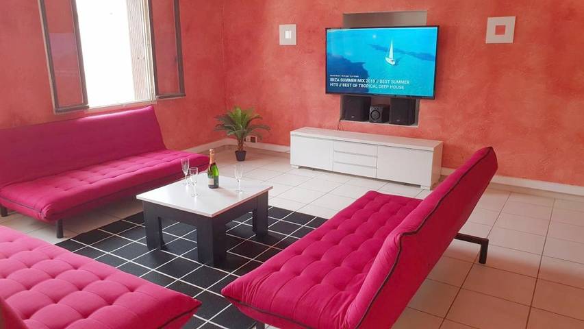 Location de vacances pour 12 personnes, avec vue et terrasse, animaux acceptés à Castelnau-de-Guers - 3