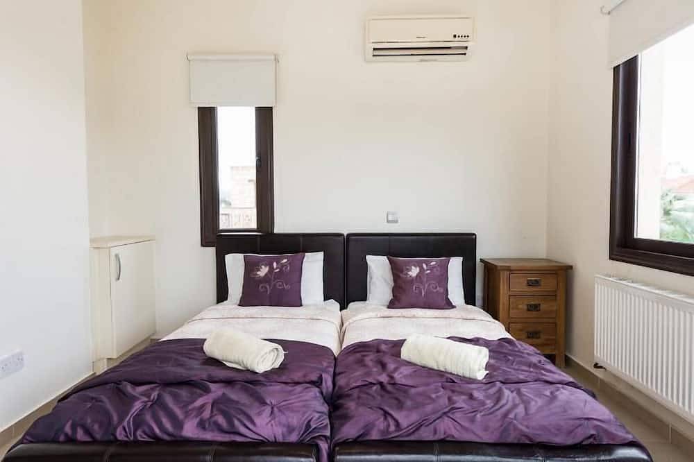 Schöne Steinvilla mit großem privatem Pool und kostenlose Nutzung unseres Autos:) in Peyia, Südzypern