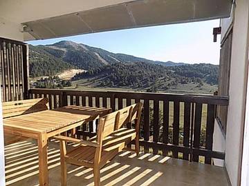 Gîte pour 6 personnes, avec terrasse et vue, animaux acceptés dans Gréolières les Neiges